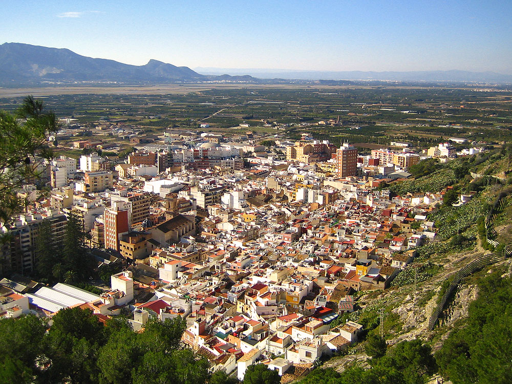 Vista panorámica del núcleo urbano de Cullera desde la montaña