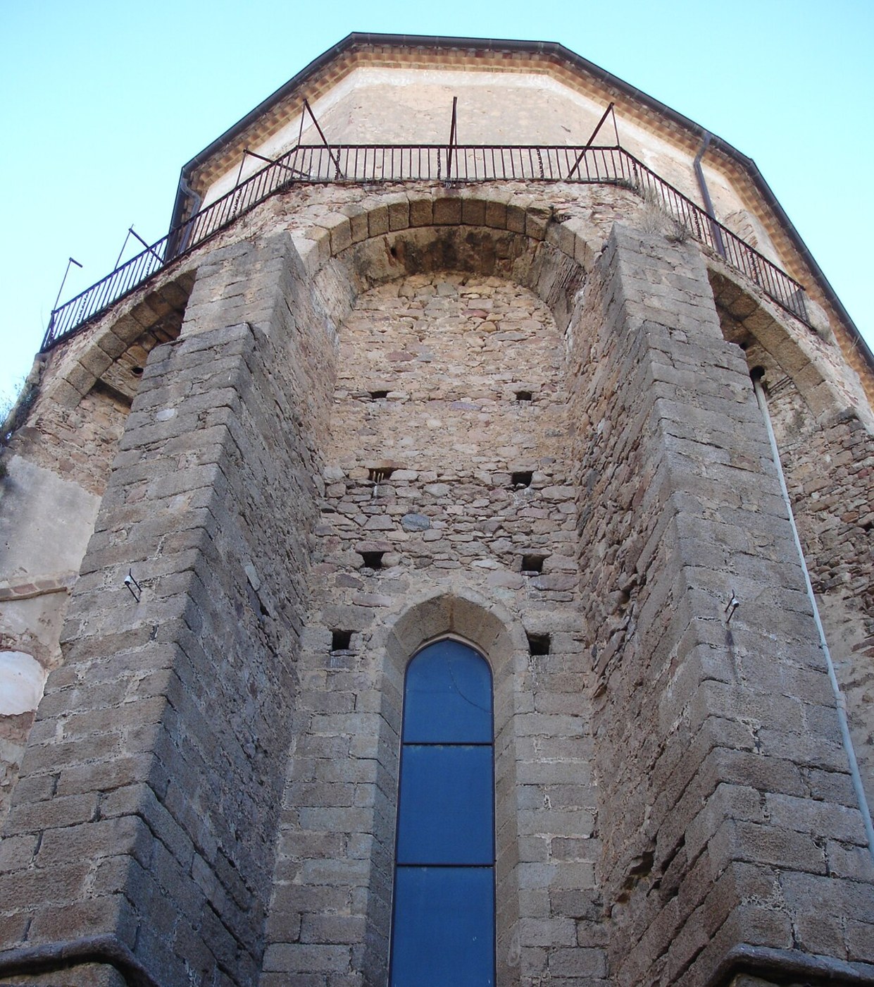 Detalle exterior del monasterio de Sant Feliu de Guíxols