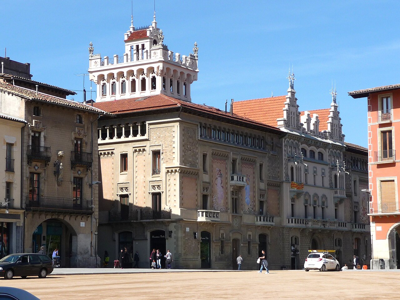 Fachadas y soportales de la Plaça Major de Vic