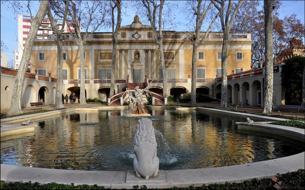 Fachada del Palau Falguera hacia el jardín, en Sant Feliu de Llobregat