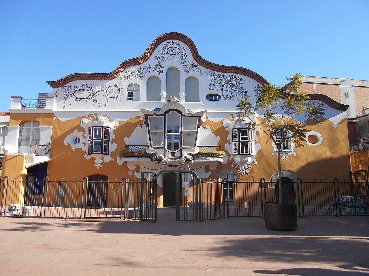 Fachada de Can Negre en Sant Joan Despí